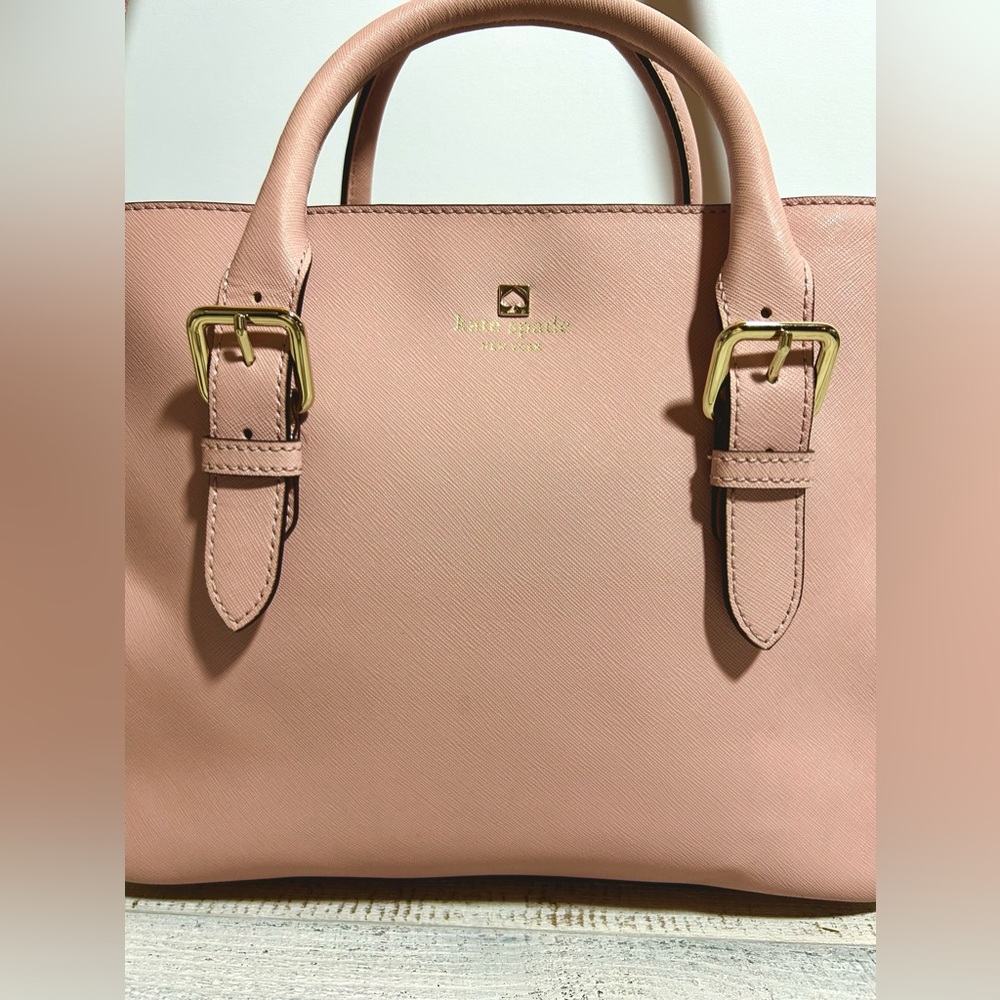 Kate Spade
Medium Size with Shoulder Straps. - Picture 2 of 6